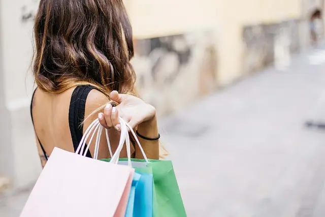 Jak wykorzystać oferty zakupowe na sezonowych wyprzedażach?