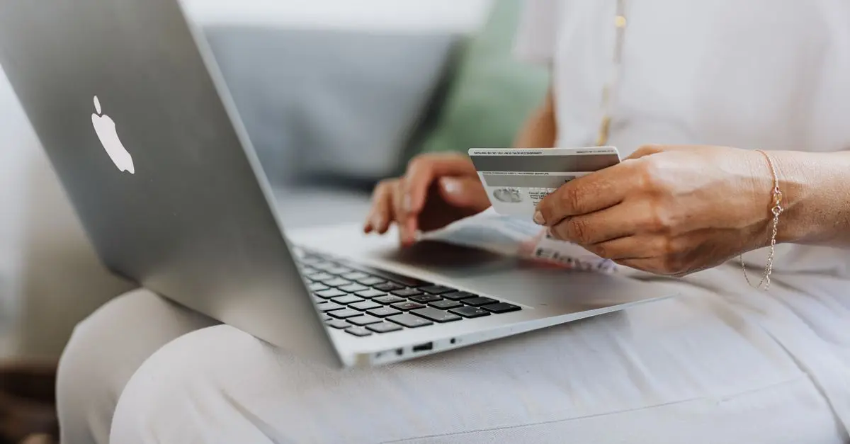 Jak skutecznie ocenić oferty zakupowe online?