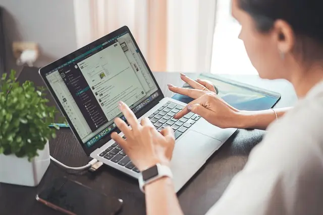 Jak porównywać oferty zakupowe online: praktyczny przewodnik