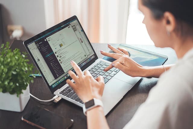 Jak skutecznie negocjować oferty zakupowe online: sprawdzone techniki